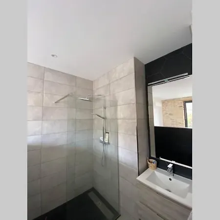 Charmante Maison Face A L'eglise De בית נופש